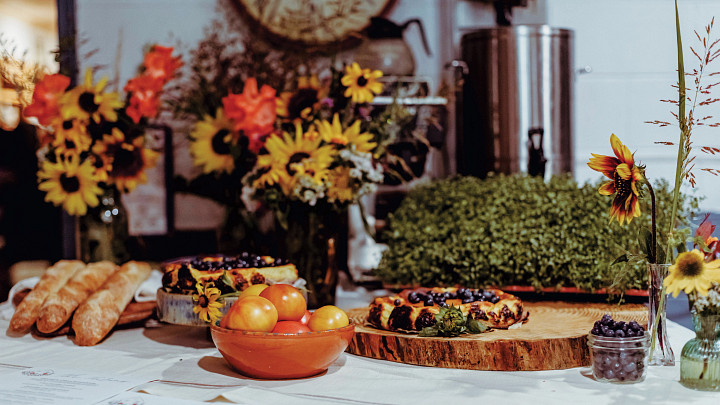 Callywood Farms, food, bread, fruit, flowers